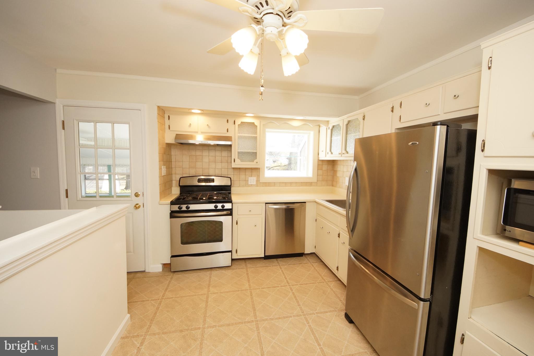 57 Endicott Road Hamilton, NJ 08690 - Photo 13 of 44