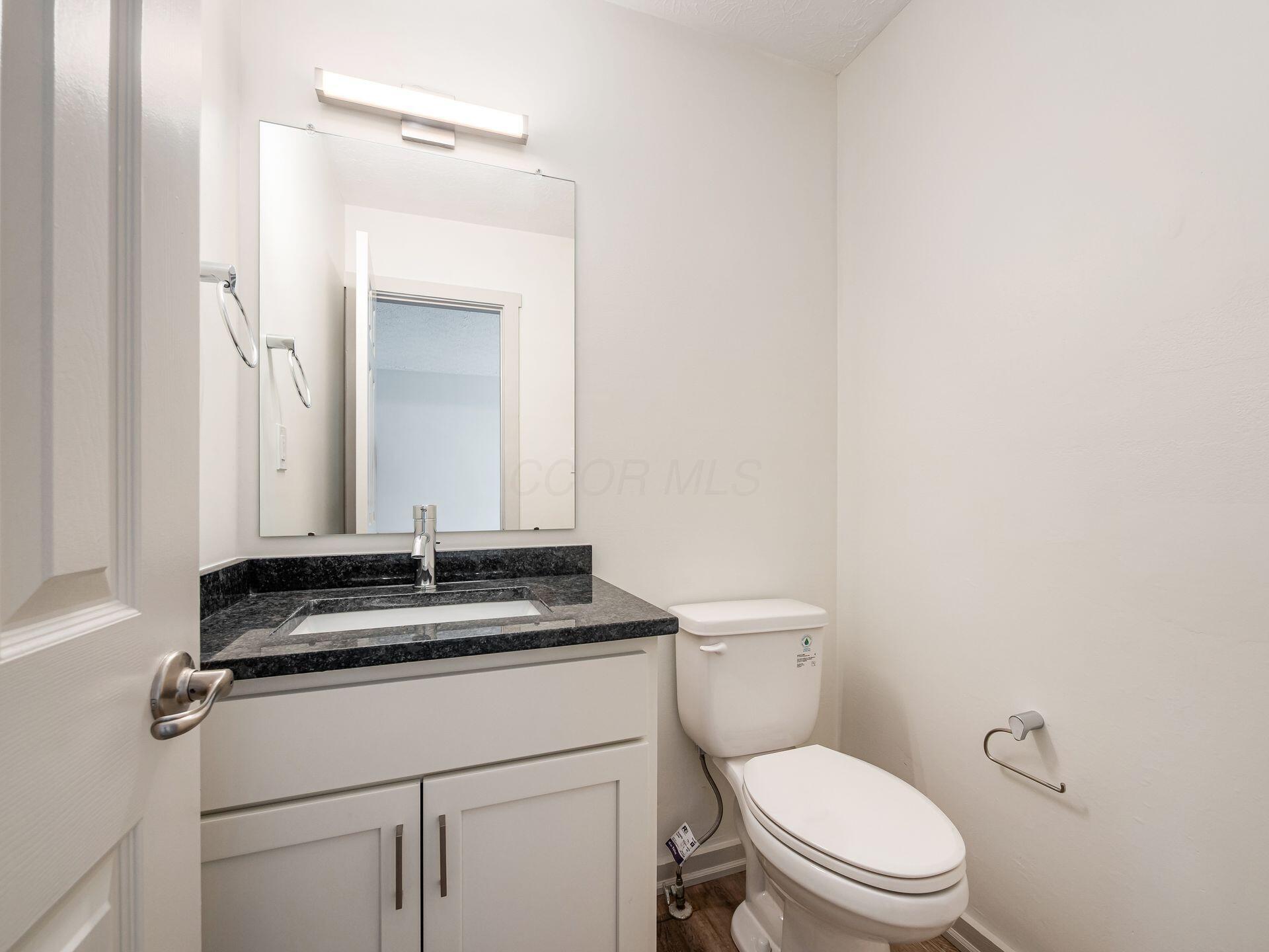 428 Edinburgh Road Dublin, OH 43017 - Photo 7 of 24 Main Level Half Bath