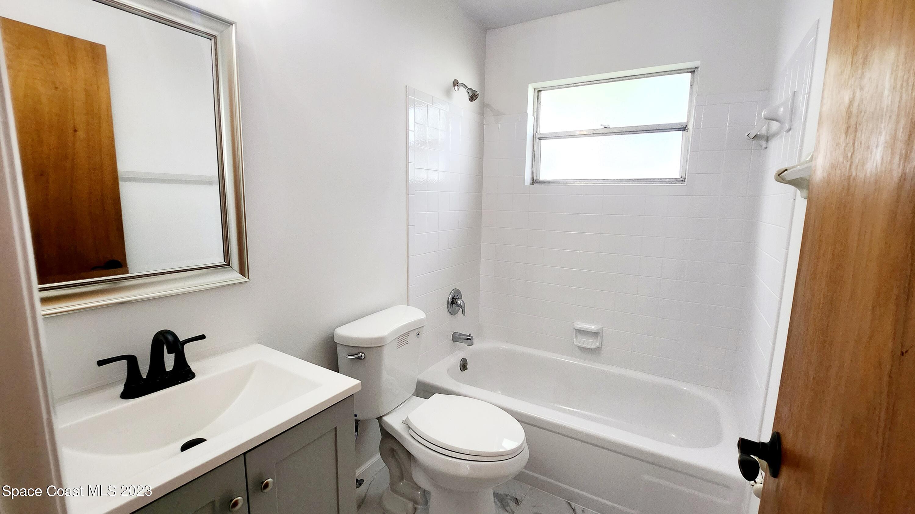 925 Gulfstream Avenue Sebastian, FL 32958 - Photo 13 of 19 a bathroom with a sink toilet and shower