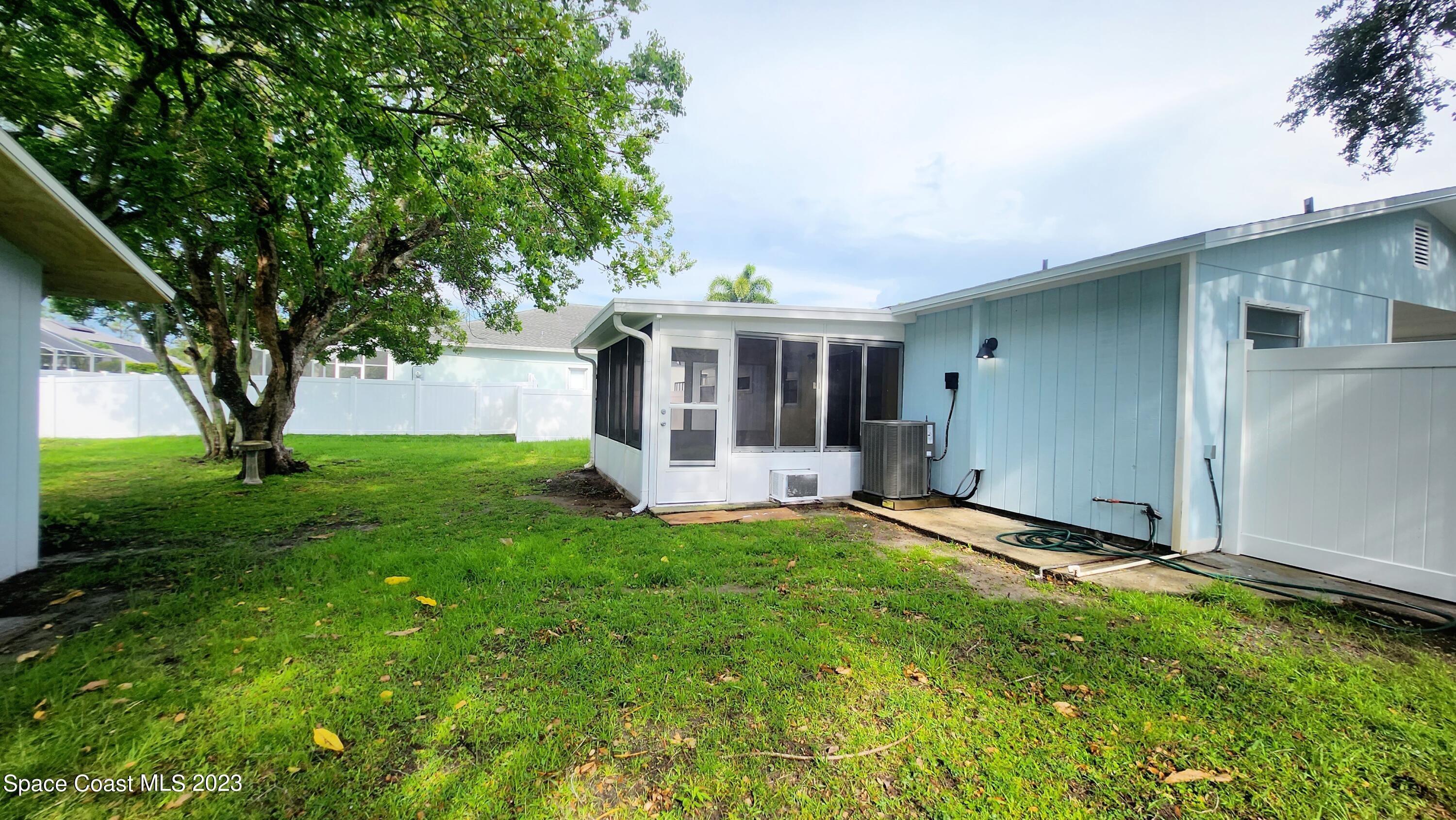 925 Gulfstream Avenue Sebastian, FL 32958 - Photo 15 of 19 a view of house with backyard and a tree