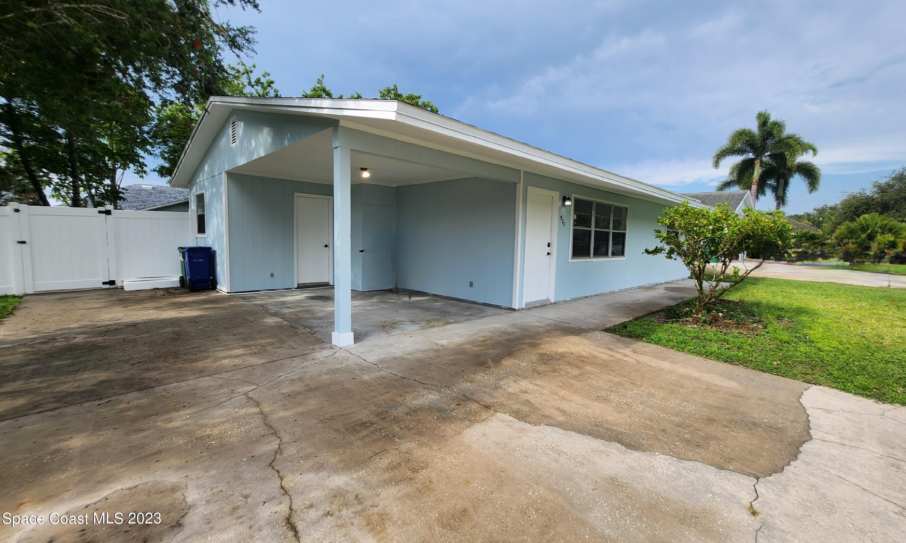 925 Gulfstream Avenue Sebastian, FL 32958 - Photo 2 of 19 a view of a house with a yard