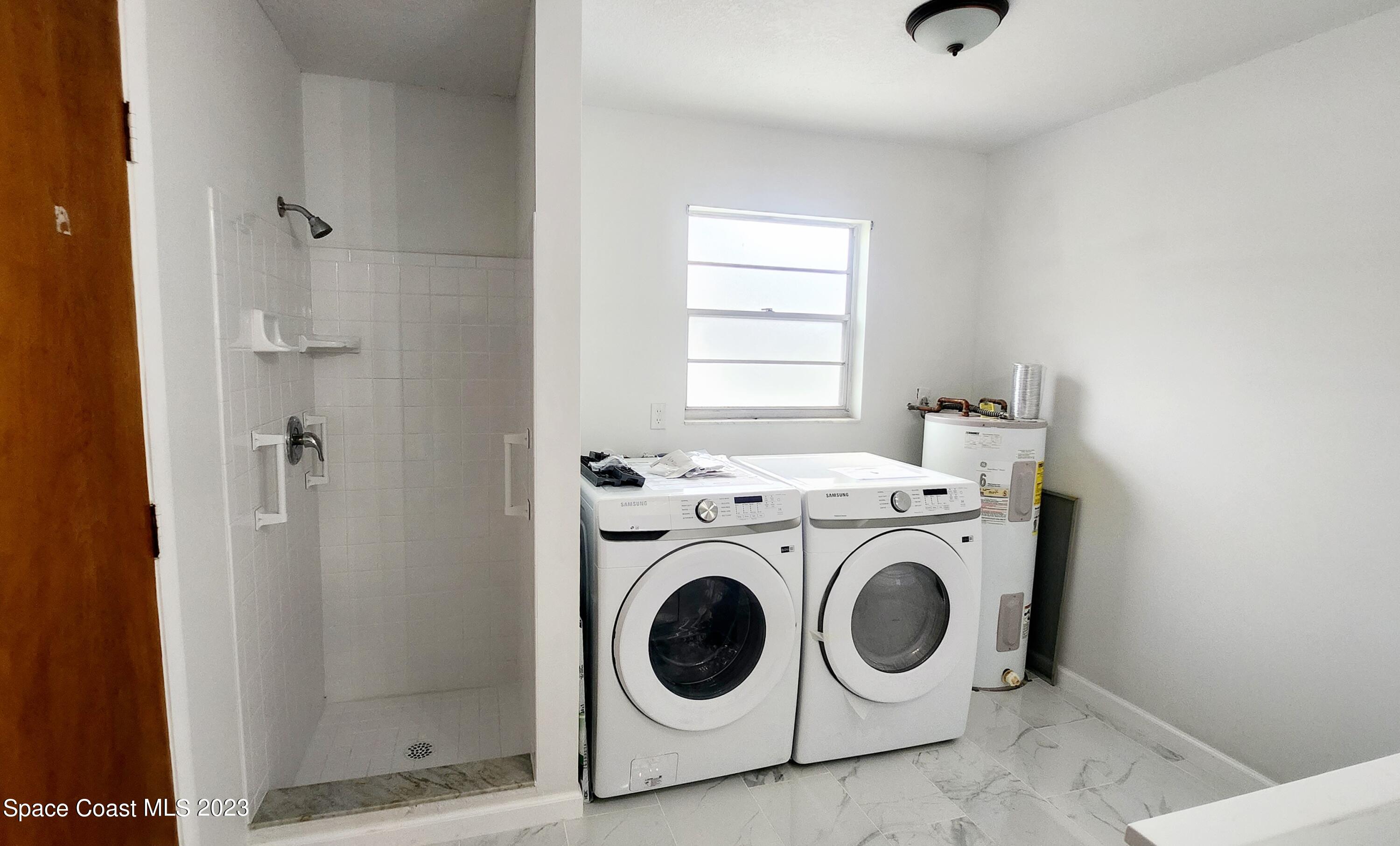 925 Gulfstream Avenue Sebastian, FL 32958 - Photo 8 of 19 a utility room with dryer and washer