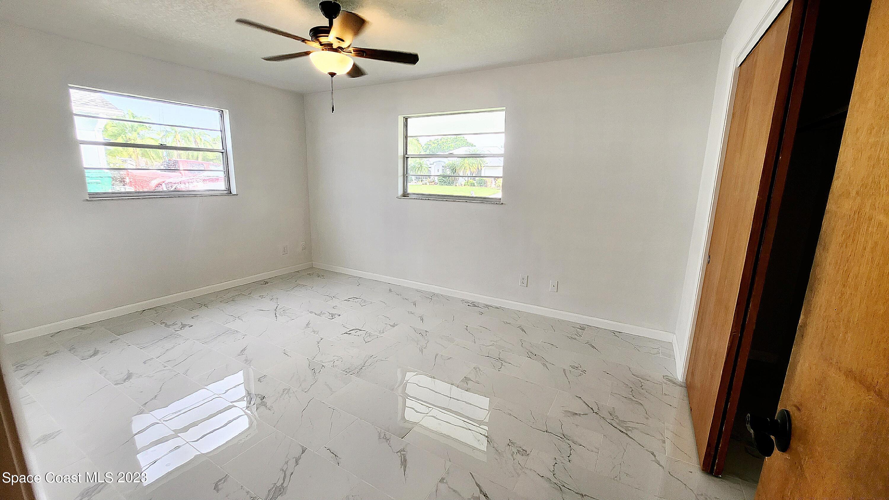 925 Gulfstream Avenue Sebastian, FL 32958 - Photo 9 of 19 a view of an empty room and a window
