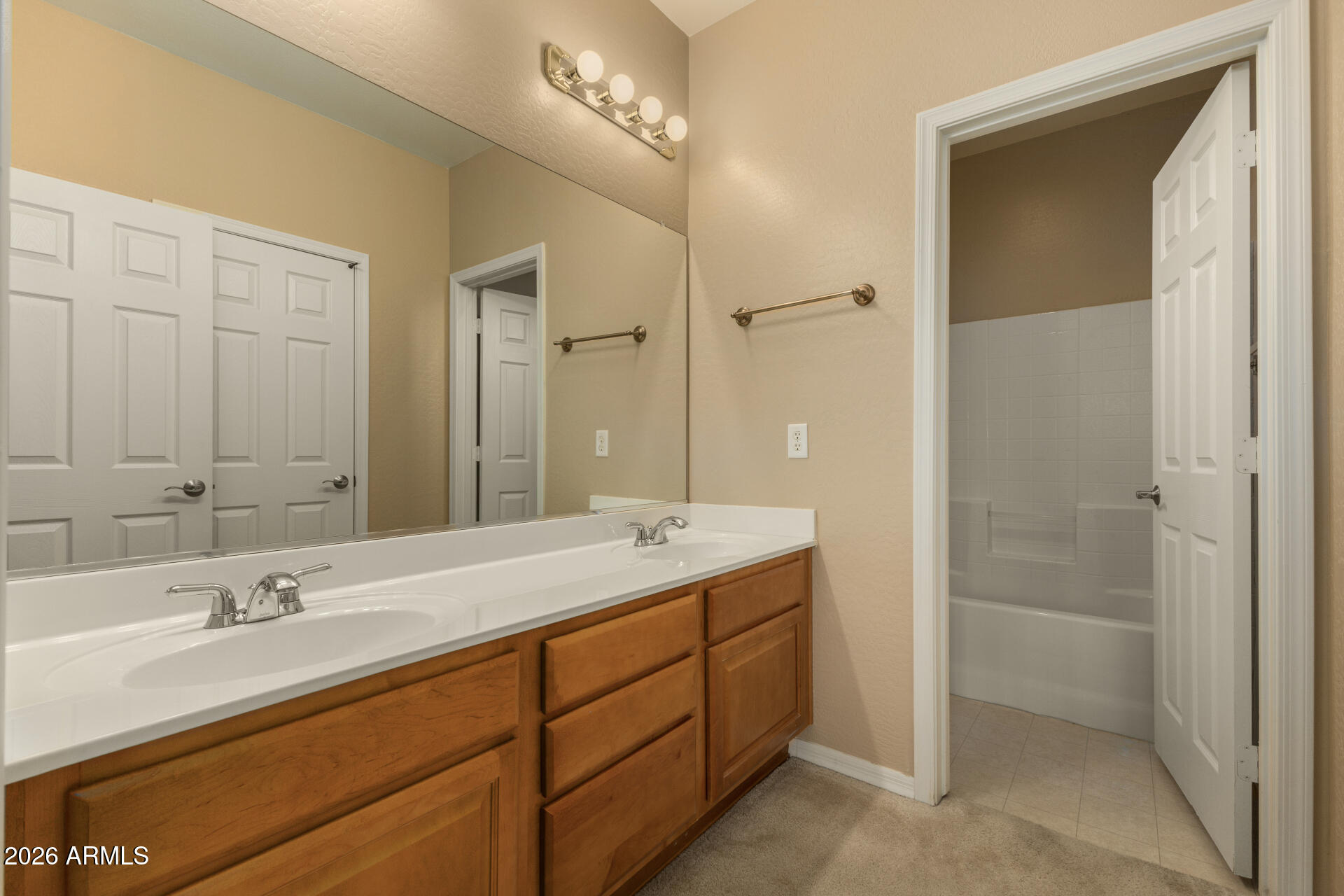 2543 South Rincon Drive Chandler, AZ 85286 - Photo 30 of 36 Upstairs bath