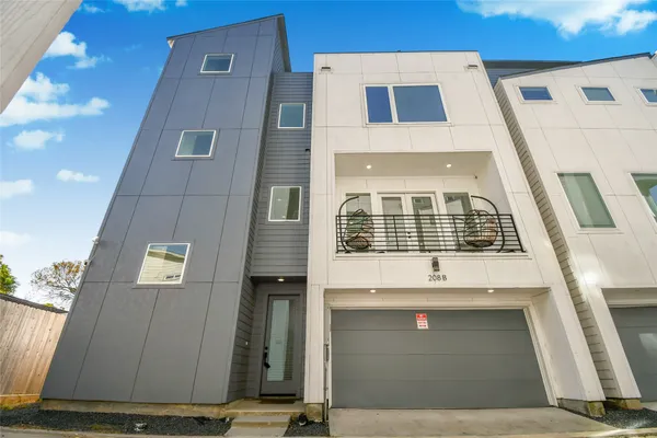 $3,300 | 208 North York Street, Unit B, Houston, TX 77003