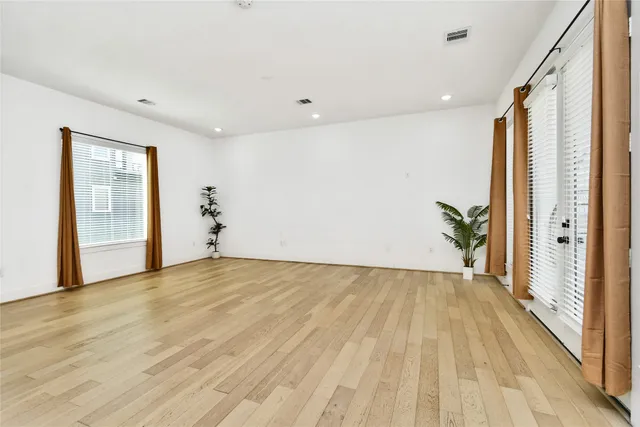 $3,300 | 208 North York Street, Unit B, Houston, TX 77003