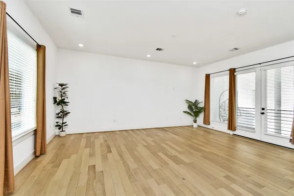 $3,300 | 208 North York Street, Unit B, Houston, TX 77003