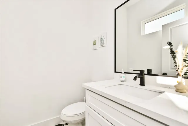 $3,300 | 208 North York Street, Unit B, Houston, TX 77003