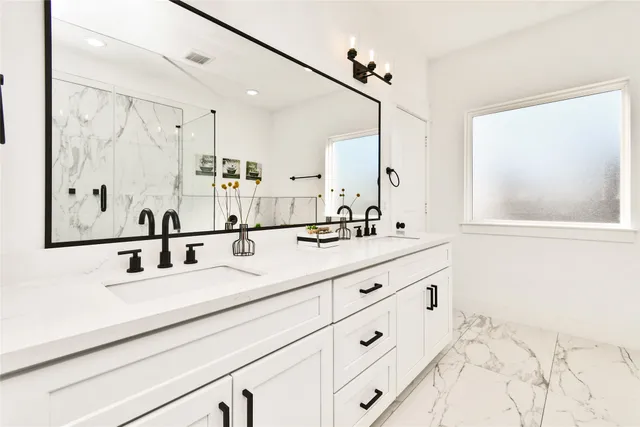 $3,300 | 208 North York Street, Unit B, Houston, TX 77003