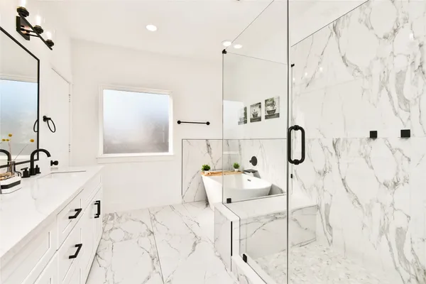 $3,300 | 208 North York Street, Unit B, Houston, TX 77003