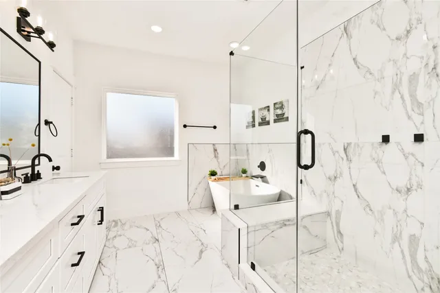 $3,300 | 208 North York Street, Unit B, Houston, TX 77003