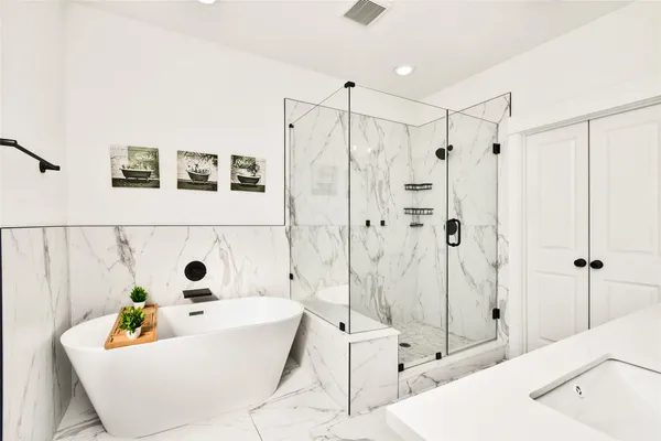 $3,300 | 208 North York Street, Unit B, Houston, TX 77003