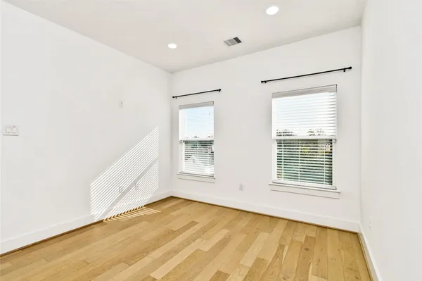 $3,300 | 208 North York Street, Unit B, Houston, TX 77003