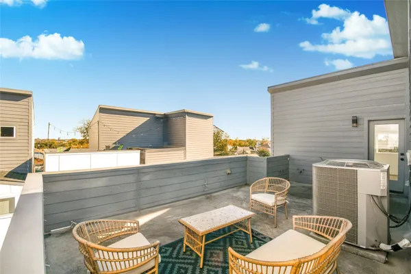 $3,300 | 208 North York Street, Unit B, Houston, TX 77003