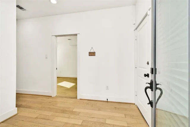 $3,300 | 208 North York Street, Unit B, Houston, TX 77003