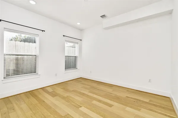 $3,300 | 208 North York Street, Unit B, Houston, TX 77003