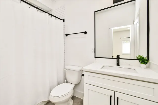 $3,300 | 208 North York Street, Unit B, Houston, TX 77003