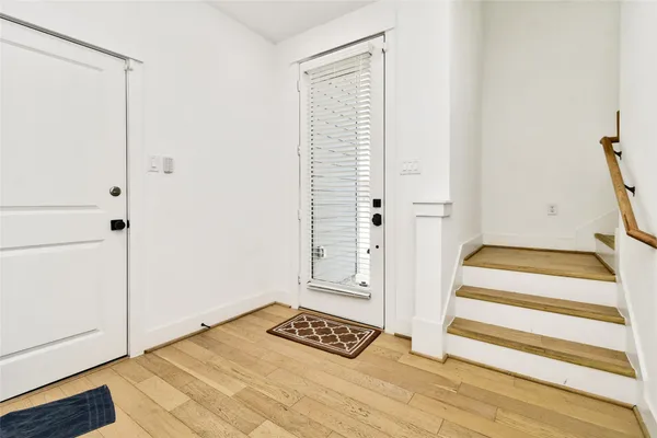 $3,300 | 208 North York Street, Unit B, Houston, TX 77003