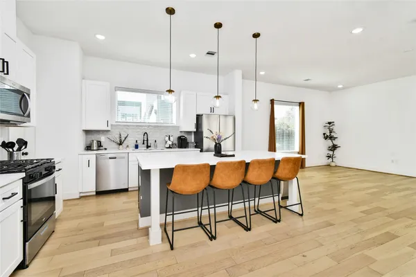 $3,300 | 208 North York Street, Unit B, Houston, TX 77003