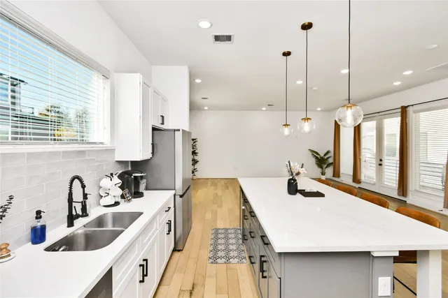 $3,300 | 208 North York Street, Unit B, Houston, TX 77003