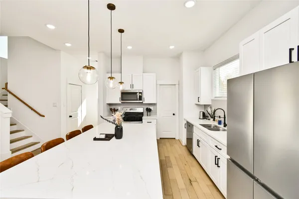 $3,300 | 208 North York Street, Unit B, Houston, TX 77003