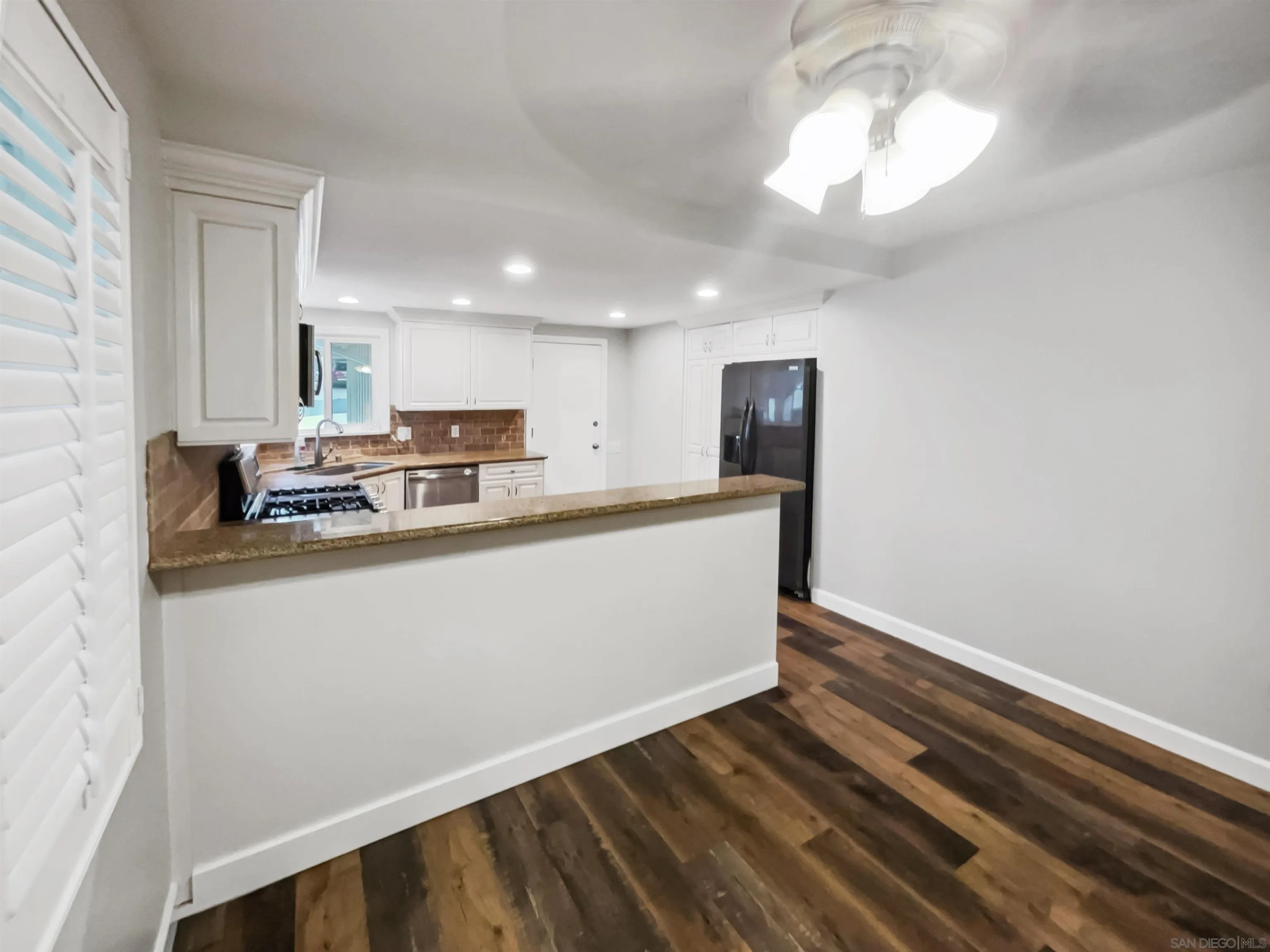 212 South Wisconsin Street Fallbrook, CA 92028 - Photo 11 of 16 Gallery Image 11