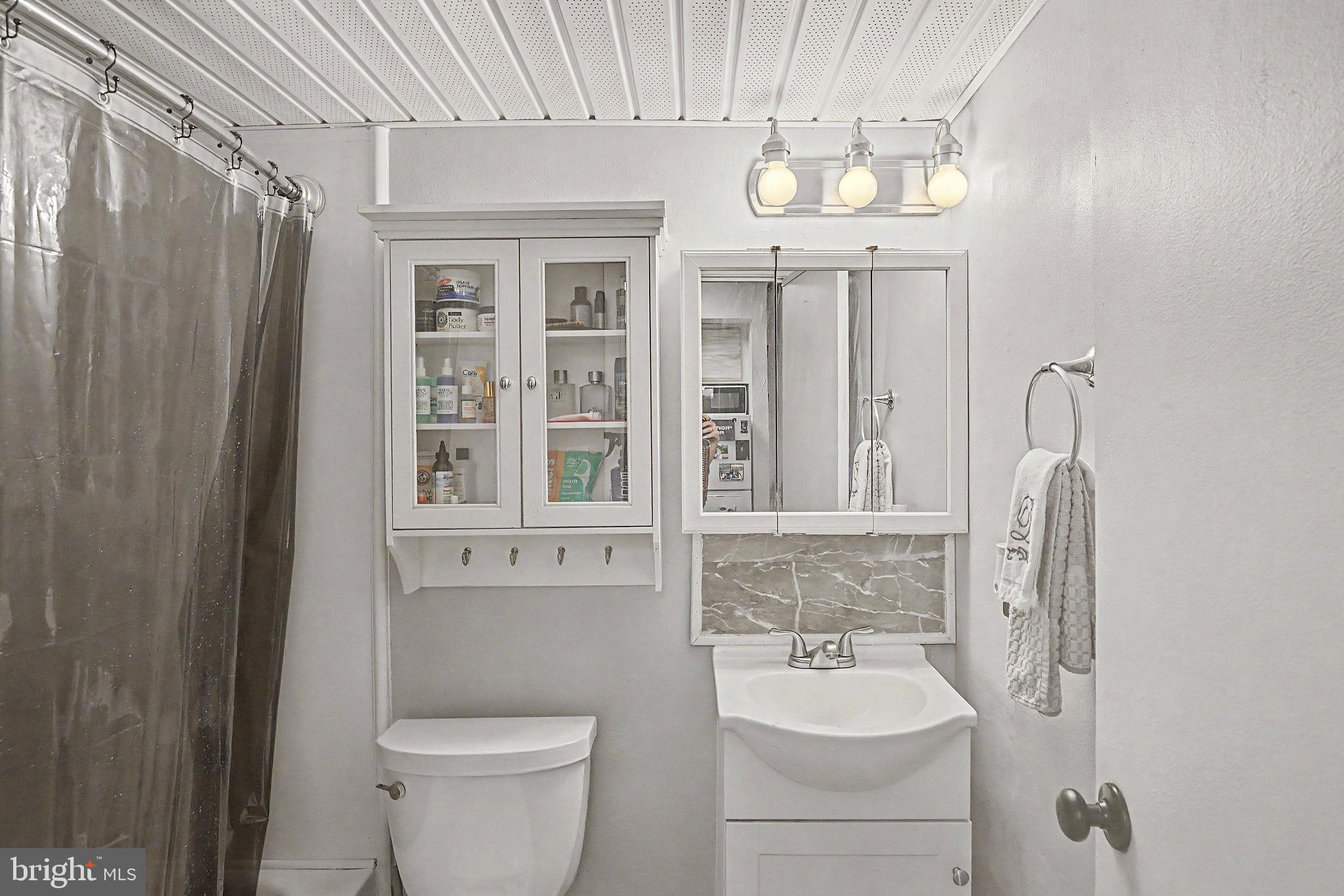 1575 West Street Road, Unit 614 Warminster, PA 18974 - Photo 9 of 28 Bathroom