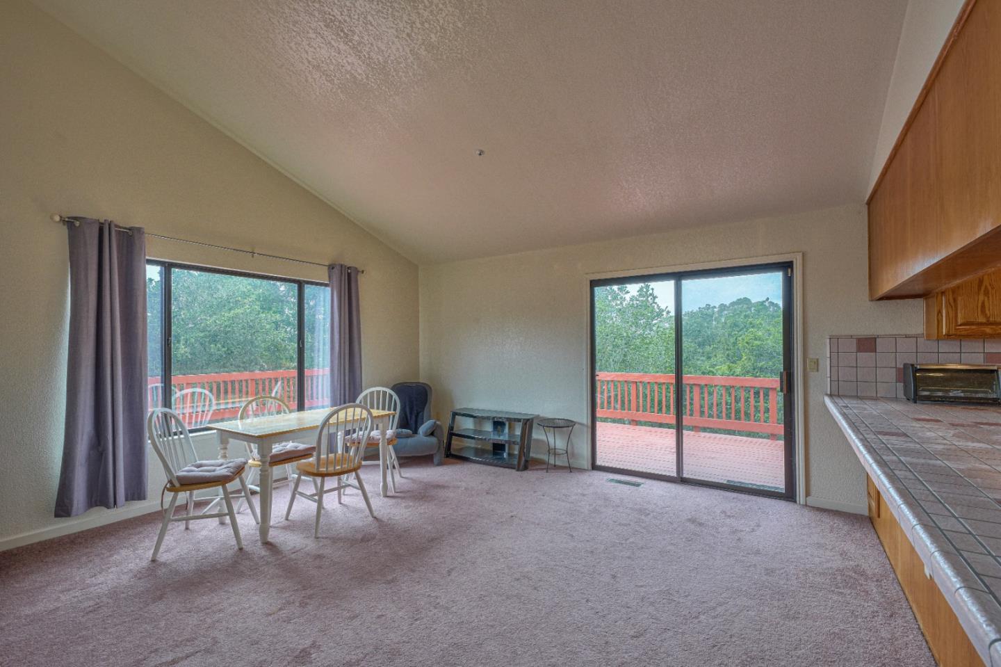 452 Echo Valley Road Salinas, CA 93907 - Photo 14 of 26 Gallery Image 14