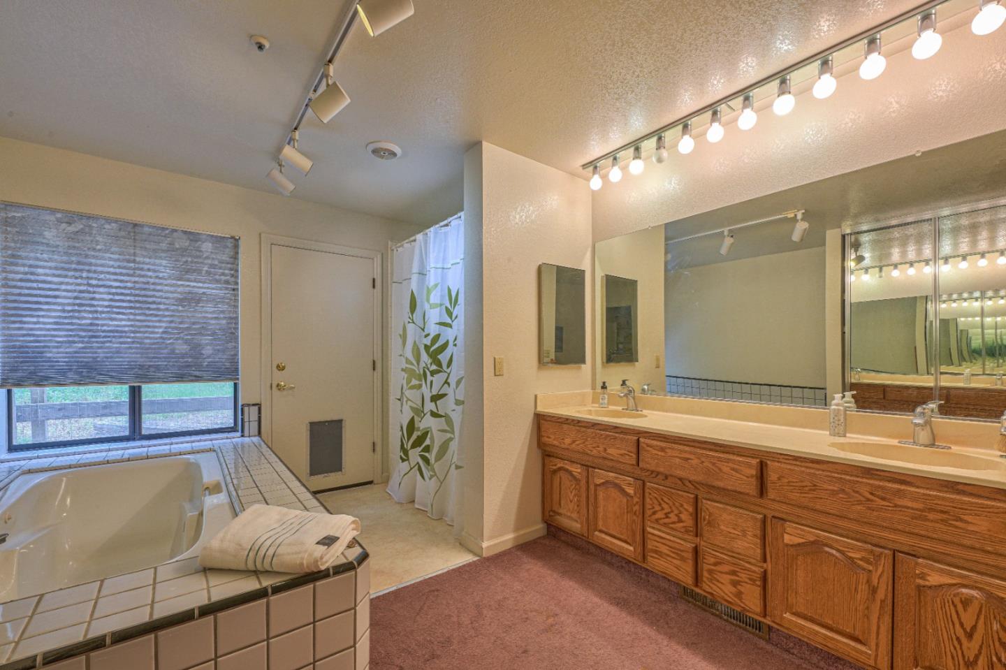 452 Echo Valley Road Salinas, CA 93907 - Photo 18 of 26 Gallery Image 18