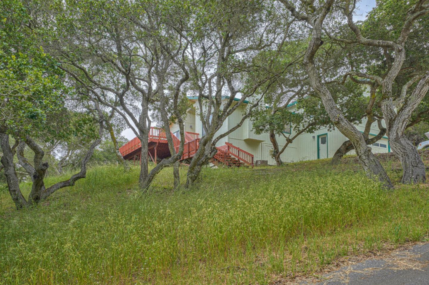 452 Echo Valley Road Salinas, CA 93907 - Photo 3 of 26 Gallery Image 3