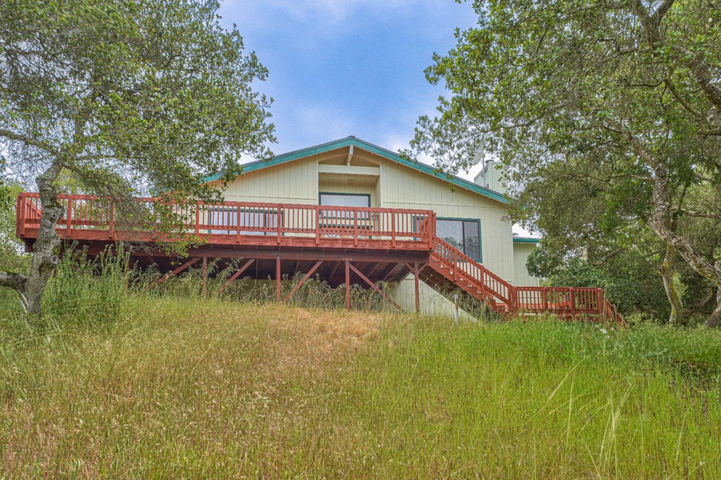 452 Echo Valley Road Salinas, CA 93907 - Photo 4 of 26 Gallery Image 4