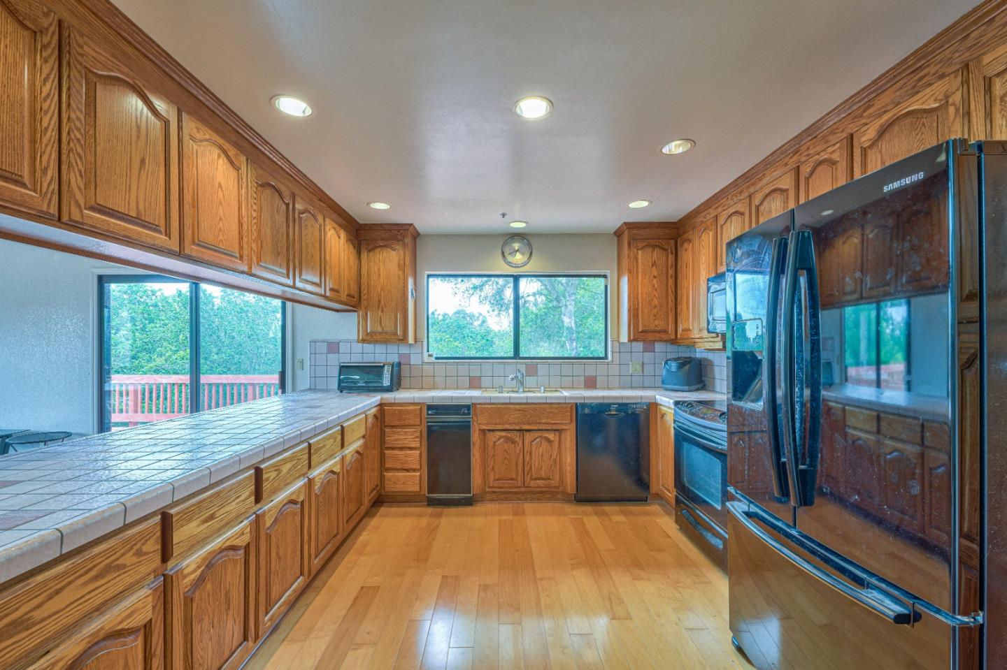 452 Echo Valley Road Salinas, CA 93907 - Photo 10 of 26 Gallery Image 10