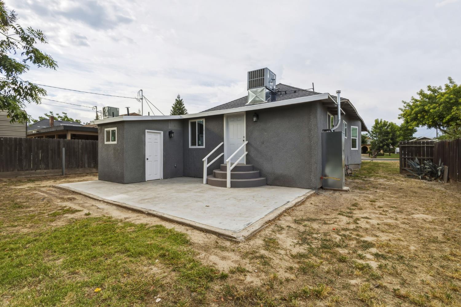 1127 J Street Reedley, CA 93654 - Photo 22 of 25