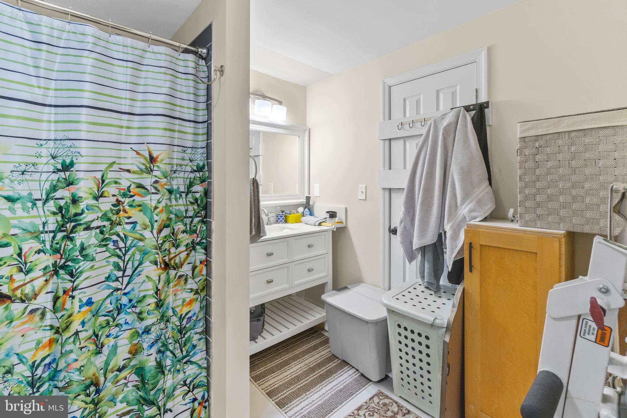 4511 Backlick Road Annandale, VA 22003 - Photo 33 of 40 en suite bathroom