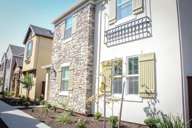 a bed room with a bed