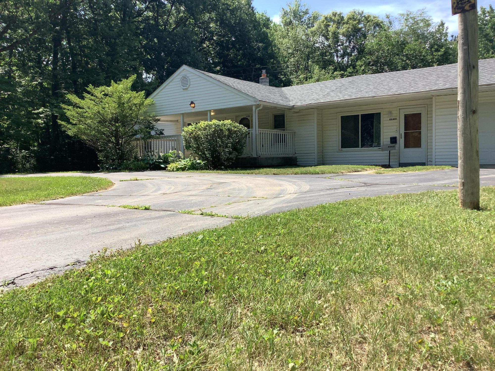 44481 Dunn Road Belleville, MI 48111 - Photo 4 of 68 IMG_1329