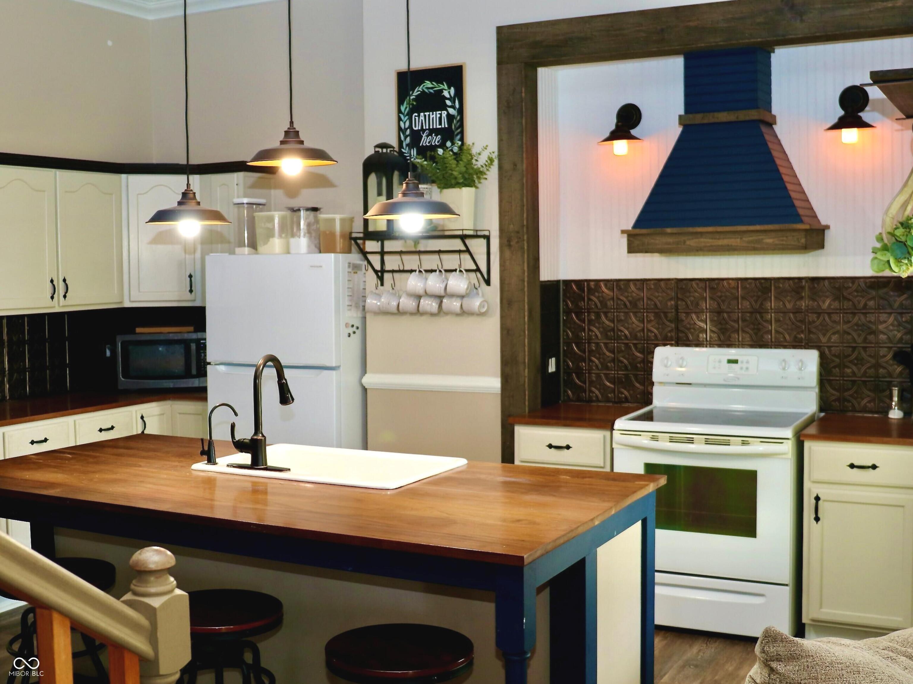 15241 East Jackson Road Hope, IN 47246 - Photo 10 of 34