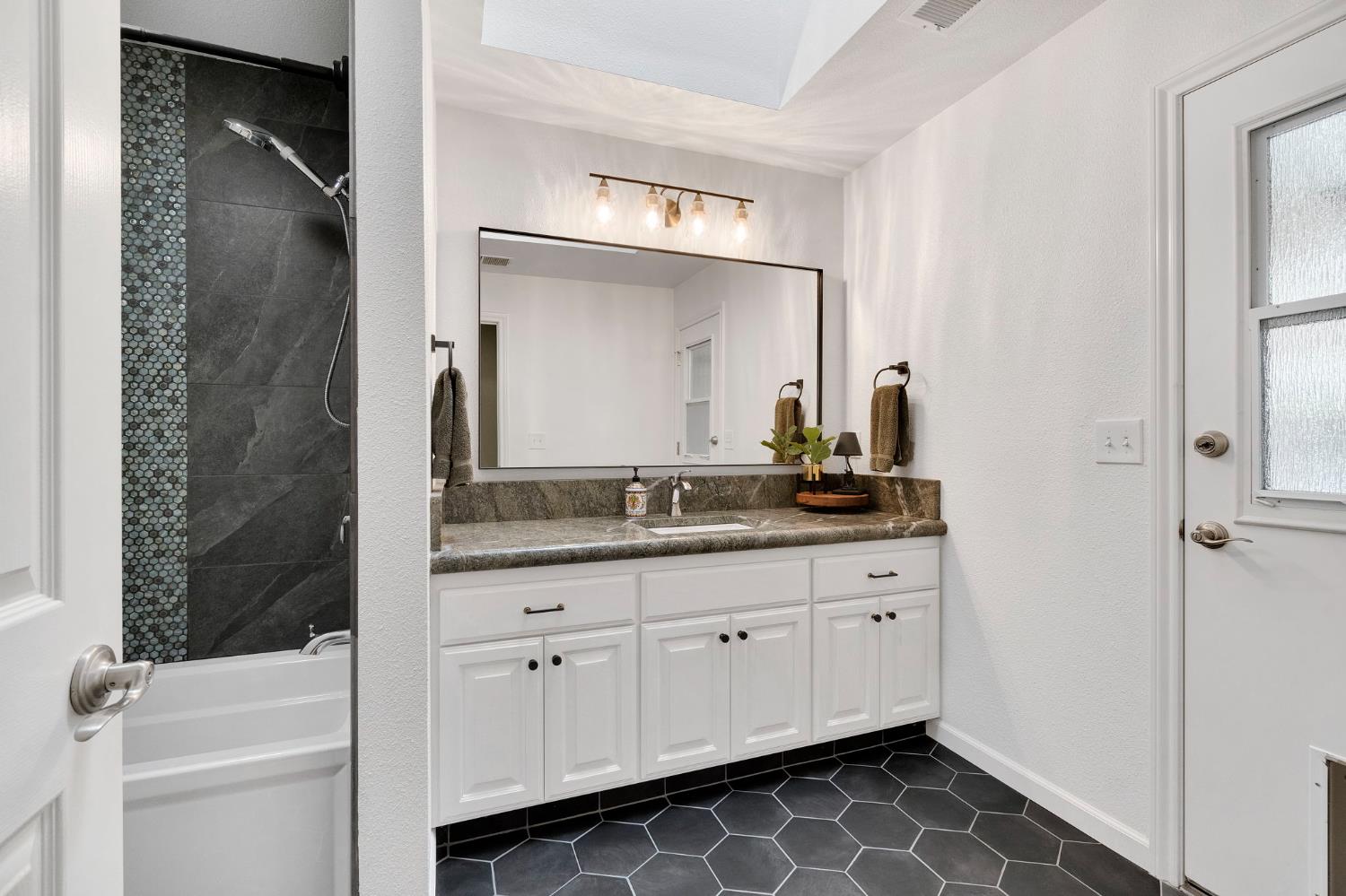 1367 East Decatur Avenue Fresno, CA 93720 - Photo 28 of 48