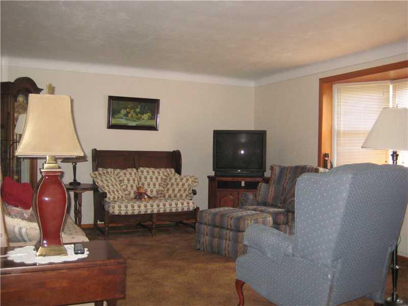 11385 McKee Road North Huntingdon, PA 15642 - Photo 2 of 17 Living Room.