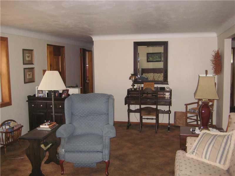 11385 McKee Road North Huntingdon, PA 15642 - Photo 4 of 17 Living Room.