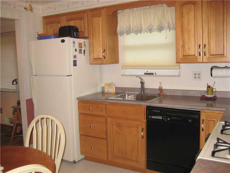 11385 McKee Road North Huntingdon, PA 15642 - Photo 8 of 17 Kitchen.
