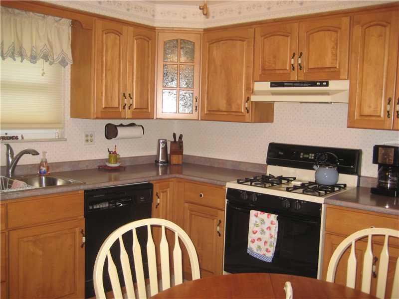 11385 McKee Road North Huntingdon, PA 15642 - Photo 9 of 17 Kitchen.