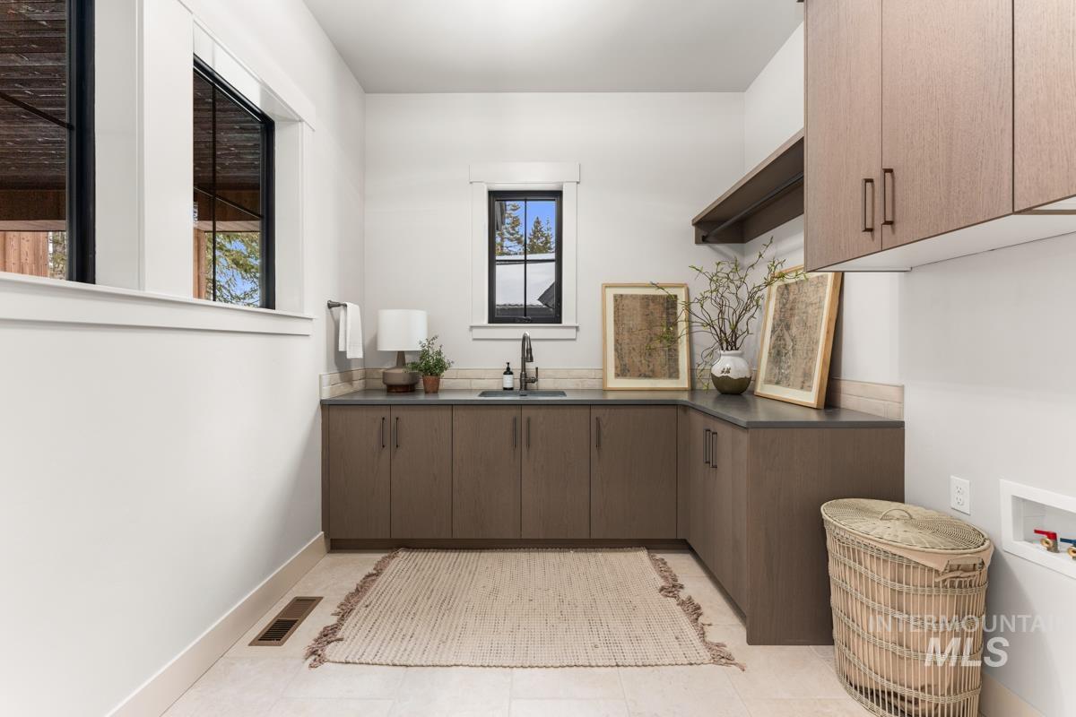 68 Ponderosa Ridge Donnelly, ID 83615 - Photo 13 of 29 Bar area with dark countertops and light tile patterned floors