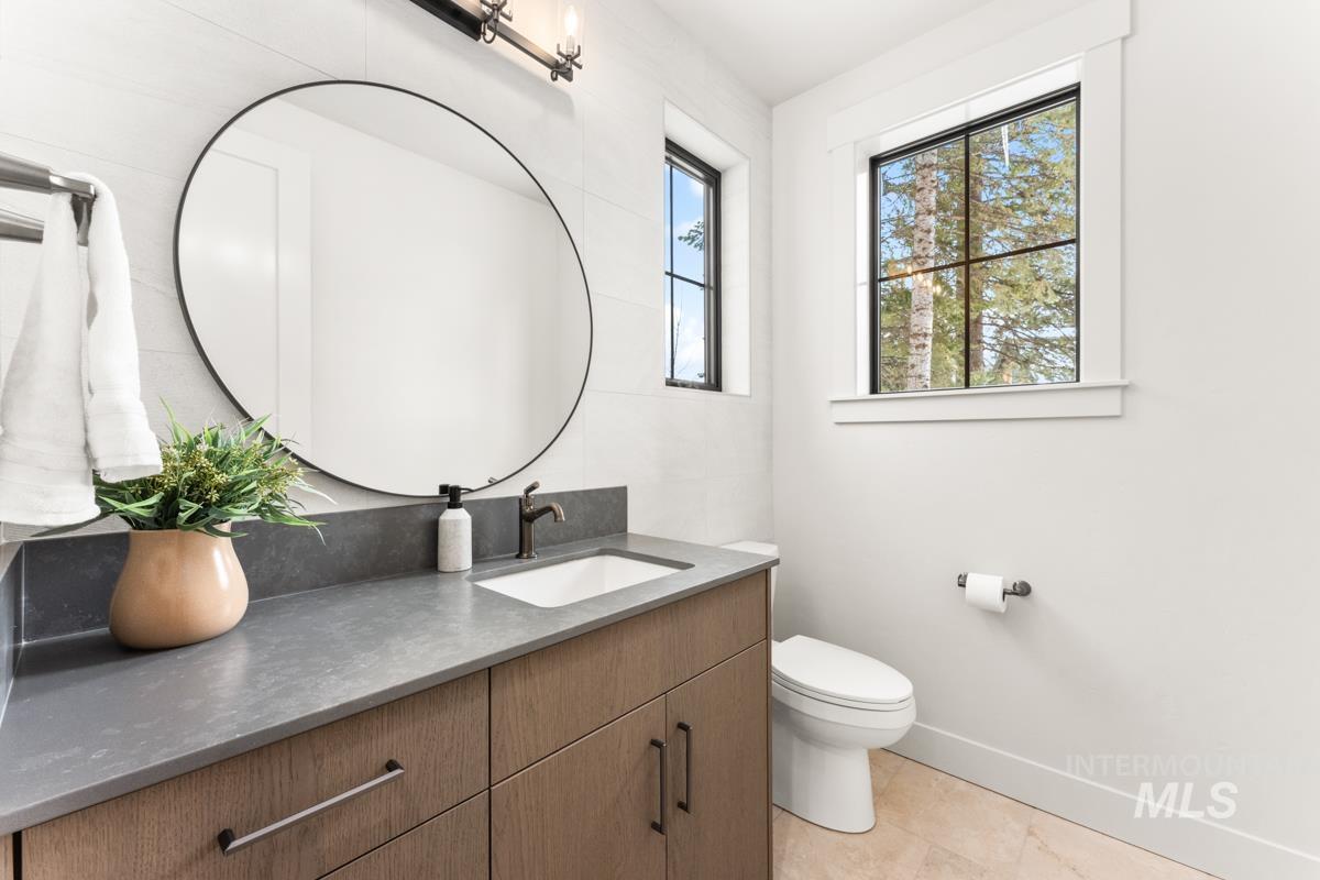 68 Ponderosa Ridge Donnelly, ID 83615 - Photo 10 of 29 Bathroom with baseboards and vanity