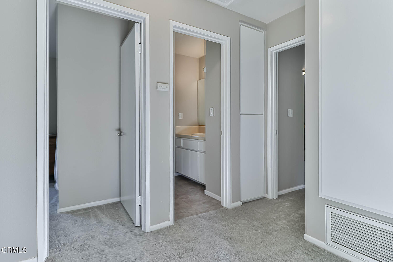 4030 Donlon Road Somis, CA 93066 - Photo 25 of 48 an empty room that has a mirror in it