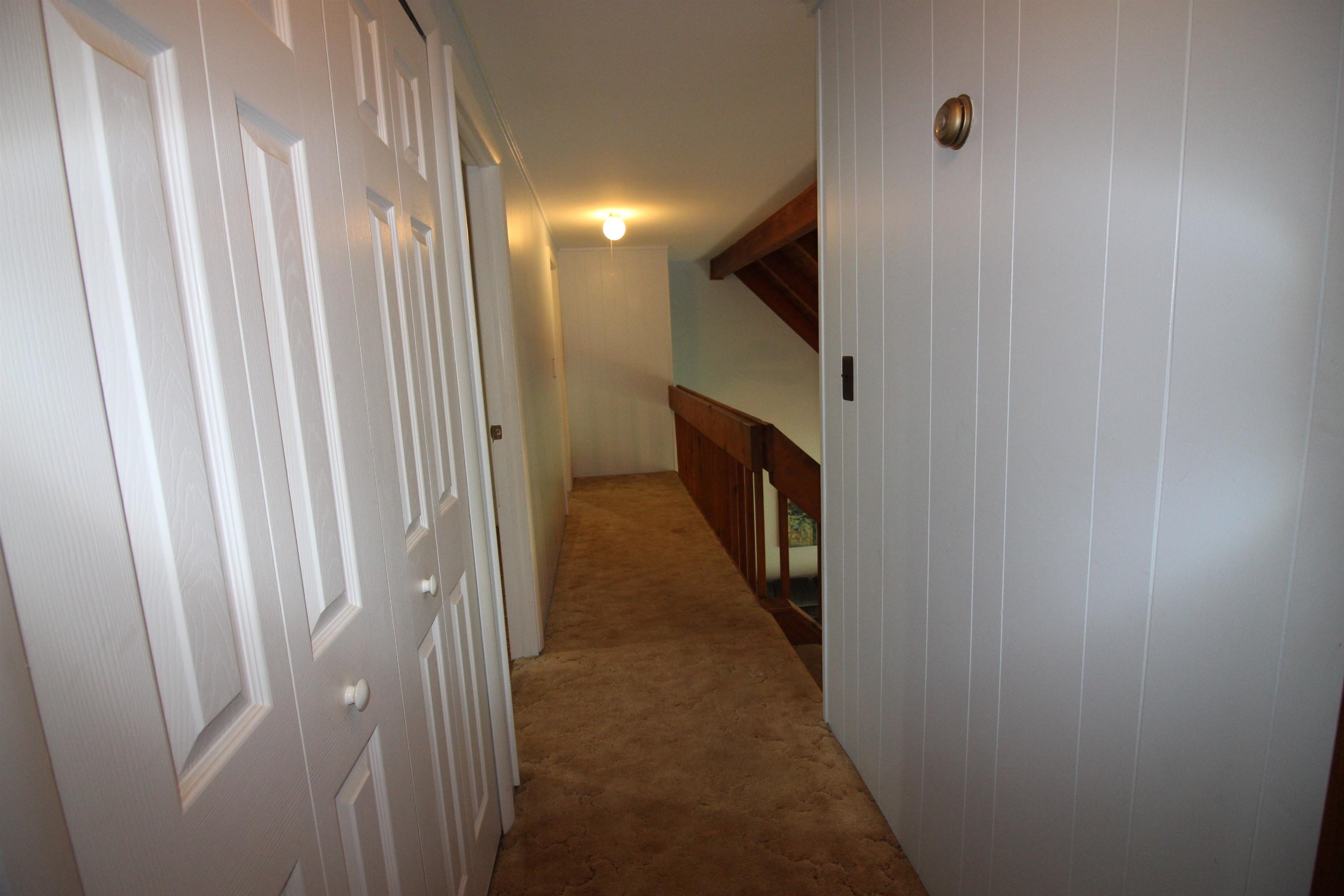10190 Jeddo Road Avoca, MI 48006 - Photo 50 of 68 upper hallway