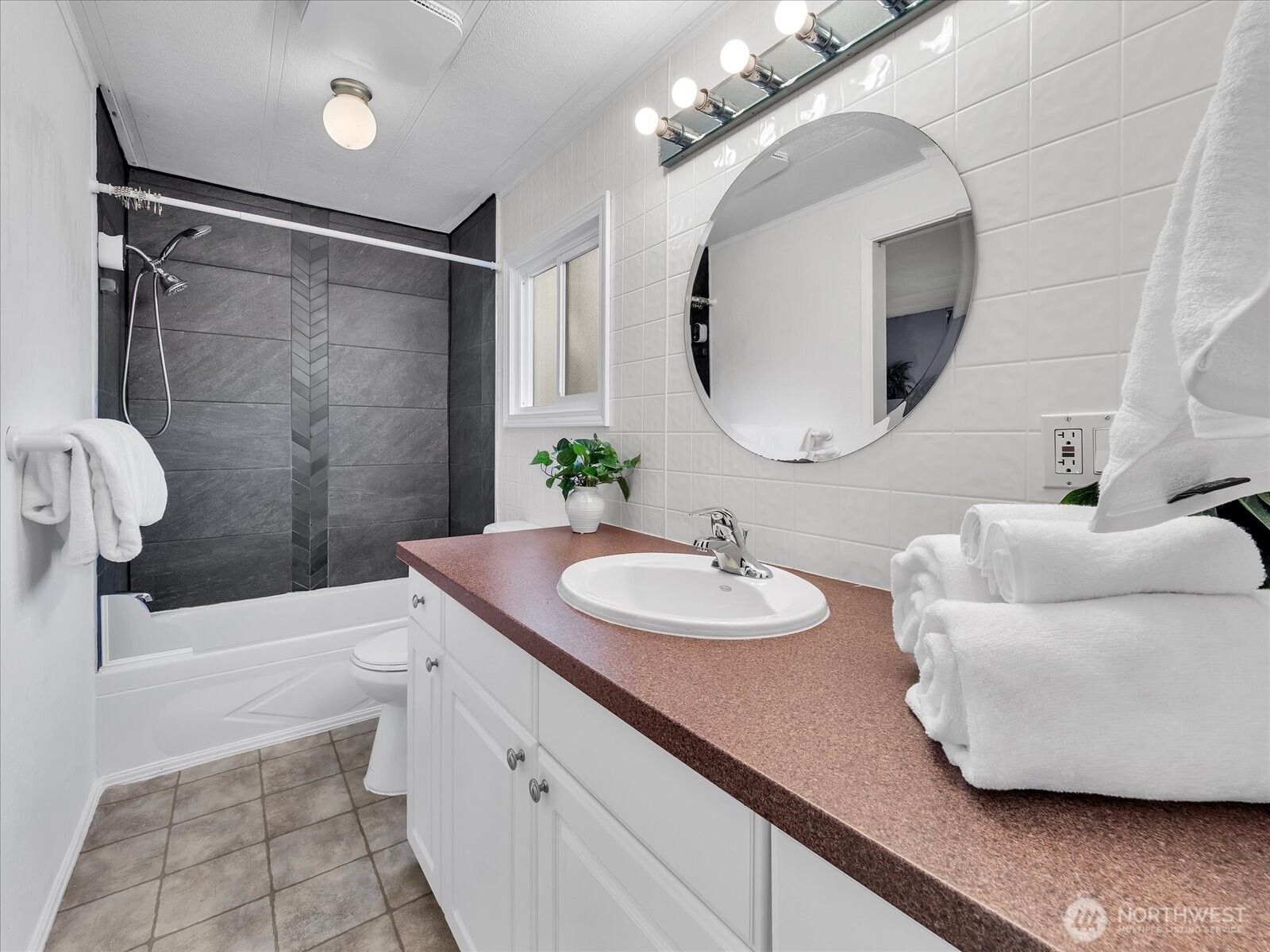 415 Lakeview Road, Unit E4 Lynnwood, WA 98087 - Photo 14 of 32 Gallery Image 14