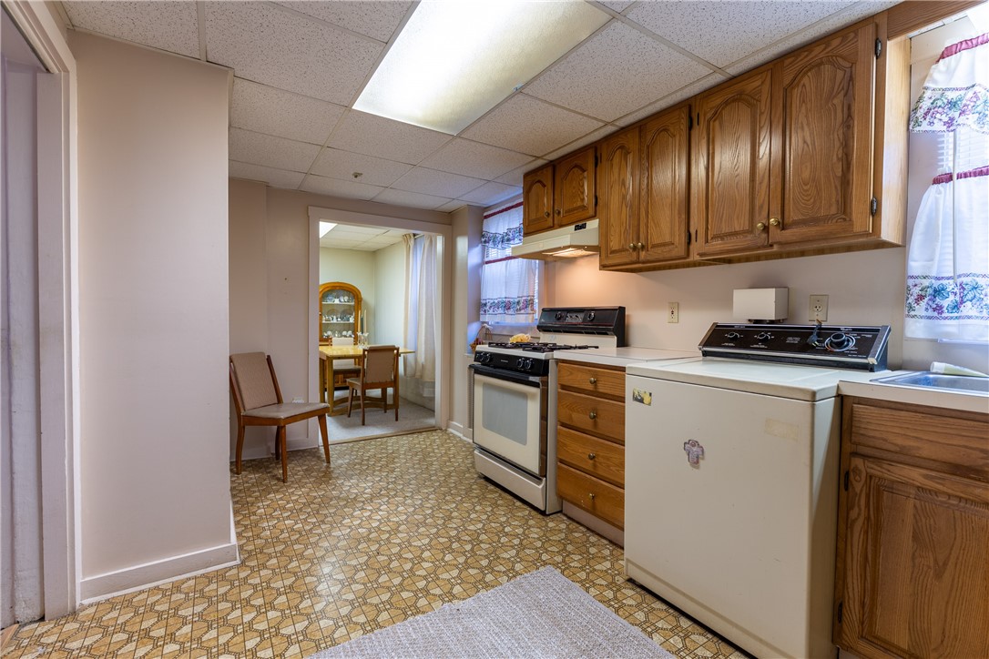 17 Warner Street Newport, RI 02840 - Photo 13 of 32