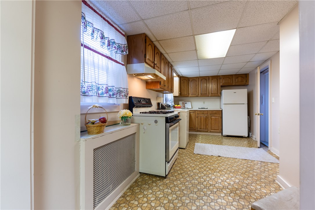 17 Warner Street Newport, RI 02840 - Photo 14 of 32