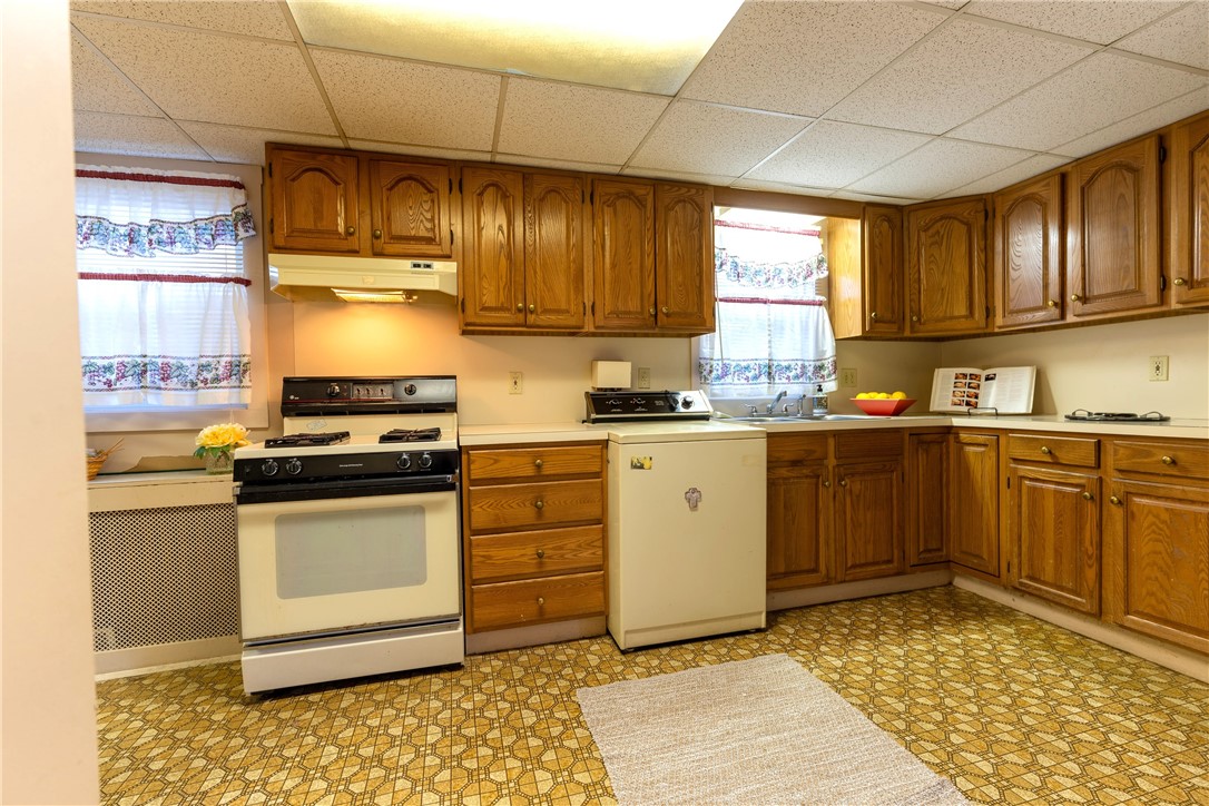 17 Warner Street Newport, RI 02840 - Photo 15 of 32